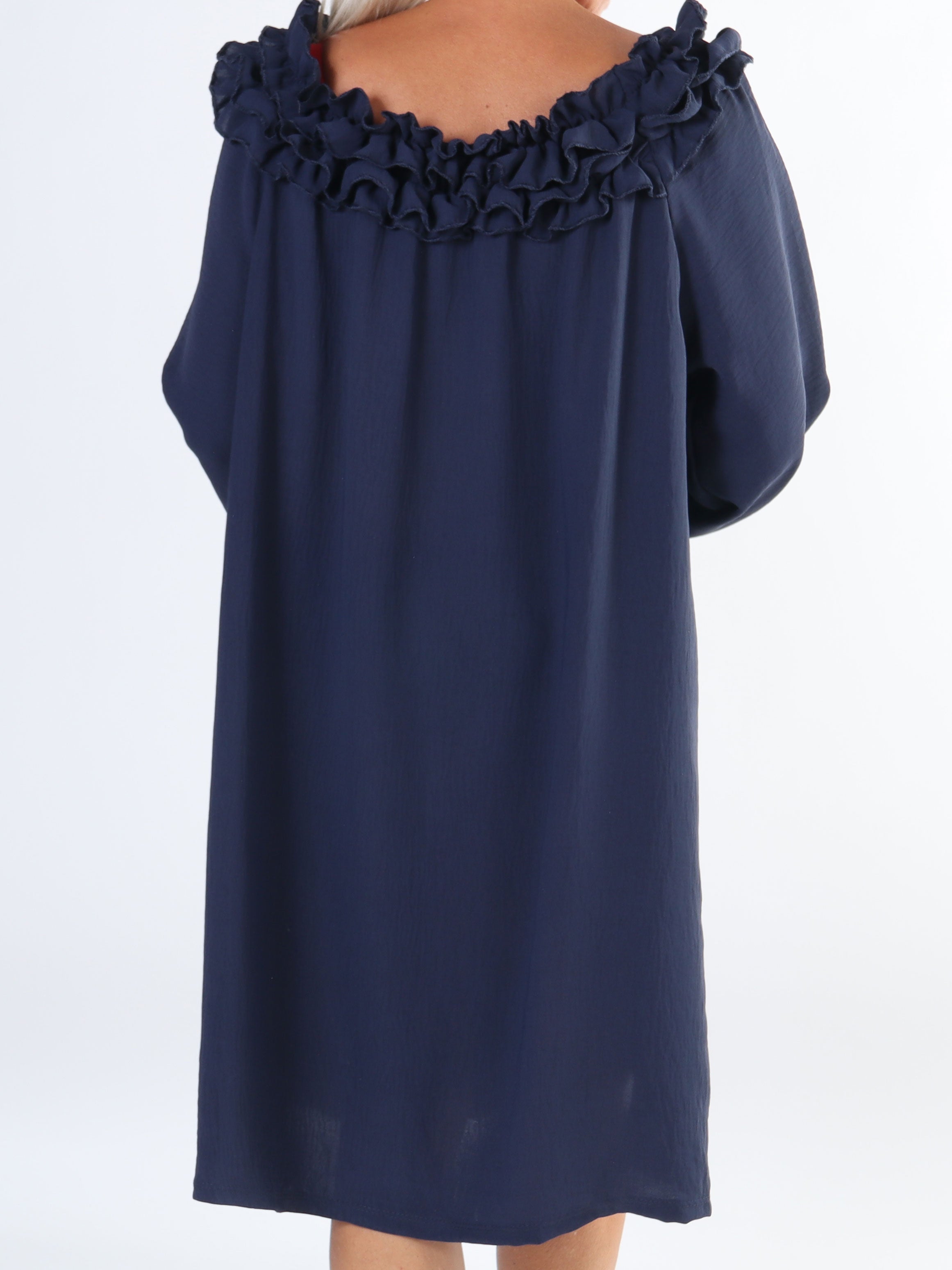 Chili Dress - Plus size kjole med lange ærmer og flæser